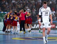 Leere: Filip Jicha schlich mit gesenktem Kopf von der Platte, w�hrend die Spanier feierten.