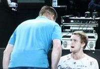 Alfred Gislason im Gespr�ch mit Aron Palmarsson.