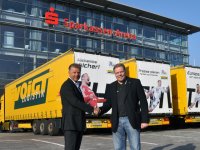 Handschlag auf eine starke Partnerschaft: Voigt-Logistik-Gesch�ftsf�hrer J�rg Braatz und THW-Manager Klaus Elwardt
