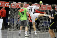 Marcus Ahlm scheiterte mit den ersten beiden Versuchen, danach verwandelte er zuverl�ssig wie gewohnt.