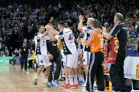 Auf der Kieler Bank hielt es niemanden mehr auf den Sitzen.