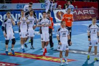 Erste Niederlage nach 51 Spielen: Die Kieler Fans verabschiedeten die "Zebras" mit aufmunternden THW-Rufen.