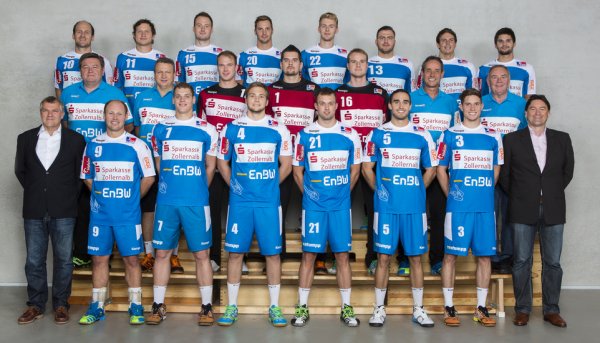 Oben von links: Pr�sident Stumpp, Ettwein, Vuglac, Foth, Billek, Herth, K�nig, Gesch�ftsf�hrer Karrer; Mitte von links: Co-Trainer Heimann, Physioth. Kremer, Bar, Putera, Puhle, Trainer Dr. Brack, Betreuer Jenter; 