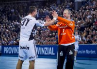 Zwei der Sieggaranten feiern das tolle Tor zum 28:19: Momir Ilic und Thierry Omeyer, der den Ball sicher liebend gerne selbst versenkt h�tte...