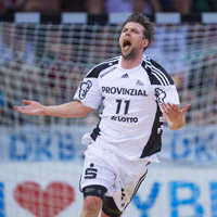 Christian Sprenger schreit seinen Torjubel heraus.