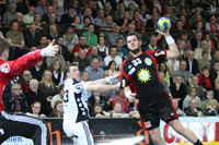 Jens Sch�ngarth hielt L�bbecke mit seinen sechs Treffern lange im Spiel.