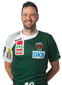 Kapit�n Iker Romero bleibt den F�chsen noch ein Jahr treu.