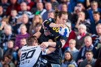 Christian Zeitz versucht Kim Ekdahl du Rietz zu stoppen.