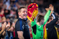 Auch Alfred Gislason - hier nach  Sigurdssons kuriosem Kempatreffer - hatte in der zweiten Halbzeit eine Menge Spa�.