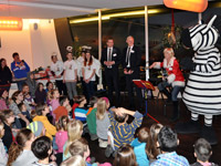 Der Fanclub "Schwarz-Wei�" sorgte zusammen mit Hein Daddel,  Filip Jicha, Patrick Wiencek und Hanne Pries f�r strahlende Gesichter.