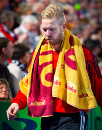 Johan Sj�strand wurde mit Verdacht auf Gehirnersch�tterung ins Krankenhaus gebracht.