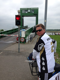 Am Freitagmittag verlie� Ingo Schwarz mit der F�hre Schleswig-Holstein.