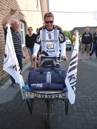 Ingo Schwarz f�hrt mit dem Fahrrad nach K�ln.