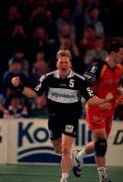 Niko soll durch unseren Jubel abgelenkt werden?