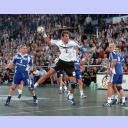 Magnus alleine vor dem Tor.