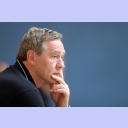 Trainingslager 2005: THW-Trainer Noka Serdarusic beobachtet das Geschehen von der Seite aus.