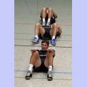 Trainingslager 2005: THW-Kapit�n Stefan L�vgren und zwei seiner Mannschaftskameraden bei Sit Ups.