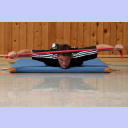 Trainingslager 2005: THW-Kapit�n Stefan L�vgren liegt beim Krafttraining mit dem Terraband auf dem Bauch.