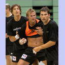 Trainingslager 2005: Linders  wird gleich von seinen beiden schwedischen Landsleuten Ahlm und L�vgren in die Mangel genommen.