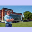 Alfred Gislason vor dem Kieler Landtag.