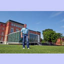 Alfred Gislason vor dem Kieler Landtag.