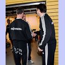 Alfred Gislason begr��t Bruno Martini zum ersten Training.