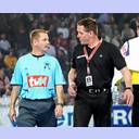 Gislason im Gespr�ch mit Schiedsrichter Methe.