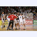 Jubel beim THW nach der Entscheidung in letzter Sekunde.