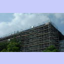 Das linke Dach ist schon fast fertig.