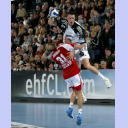 Dominik Klein wird attackiert.