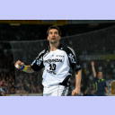 Stefan L�vgren schaut auf den Spielstand.