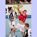 Ilic wird attackiert.