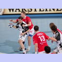 Stefan L�vgren wird attackiert.