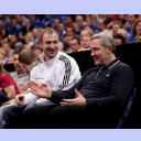 Nach dem Spiel entspannt auf der Bank.