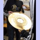 Auch die Schale bekam eine Gold-Lackierung.