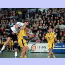 Bezze tankt sich durch.