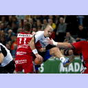 Kein Durchkommen f�r Dominikovic gegen Kroner.