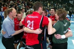 Jubel bei der SG nach dem ersten Sieg in der Ostseehalle.