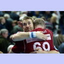 Stiebler und Sigurdsson jubeln nach dem ersten SCM-Sieg in der Ostseehalle.