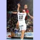 L�vgren stoppt Farkas.