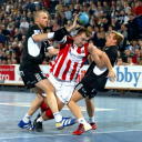 Petersen und Zeitz versuchen, B.C. Pedersen zu stoppen.