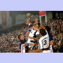 L�vgren will Ahlm anspielen, Jensen und Lijewski st�ren.