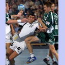 Adrian Wagner im Kampf um den Ball.