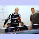 Schwedisches Doppel: Tischtennis-Star Jan-Ove Waldner (rechts) und Handball-Star Johan Pettersson (links, Profi des THW Kiel).