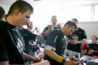 Die Zebras: Ersch�pft aber gl�cklich in der Kabine.