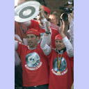 Meisterfeier auf dem Kieler Rathausplatz: THW-Kapit�n Stefan L�vgren pr�sentiert den Fans die Meisterschale. Neben ihm sein schwedischer Landsmann Johan Pettersson.