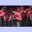 Meisterfeier auf dem Kieler Rathausplatz: Youngster Christoph Schindler springt Christian Zeitz in die Arme.