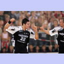 Nikola Karabatic ballt die Faust und schreit seine Freude �ber einen seiner Treffer hinaus. rechts Vid Kavticnik.