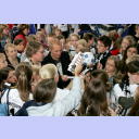 Beliebt wie eh und je: Johan Pettersson kehrte erstmals seit seinem Abschied vom THW Kiel im vergangenen Mai zur�ck in die Ostseehalle. Und wieder wurde der Publikumsliebling von seinen Fans belagert.