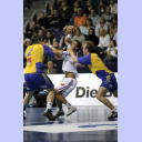 QS-Supercup: Nikola Karabatic wird angegriffen.